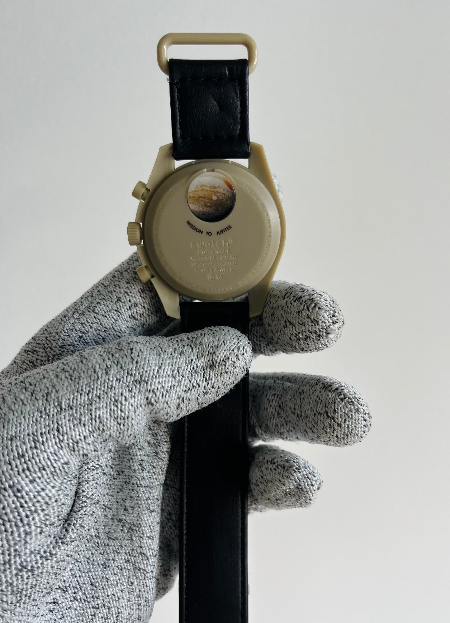 Bioceramic MoonsSwatch jupiter beige