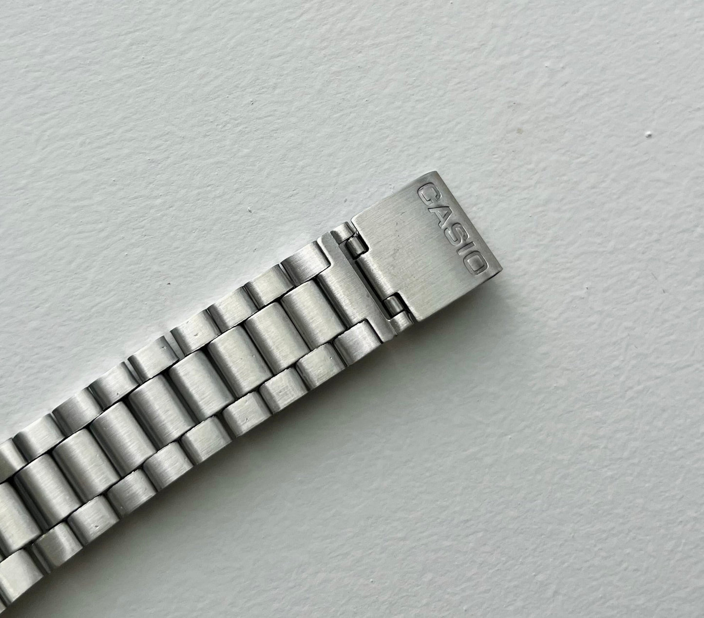 Vintage A168 Unisex Red Dial