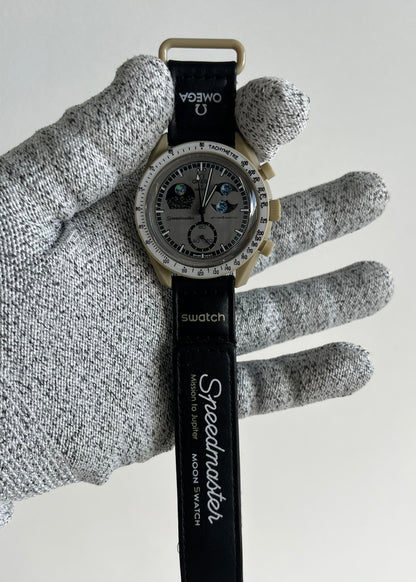 Bioceramic MoonsSwatch jupiter beige