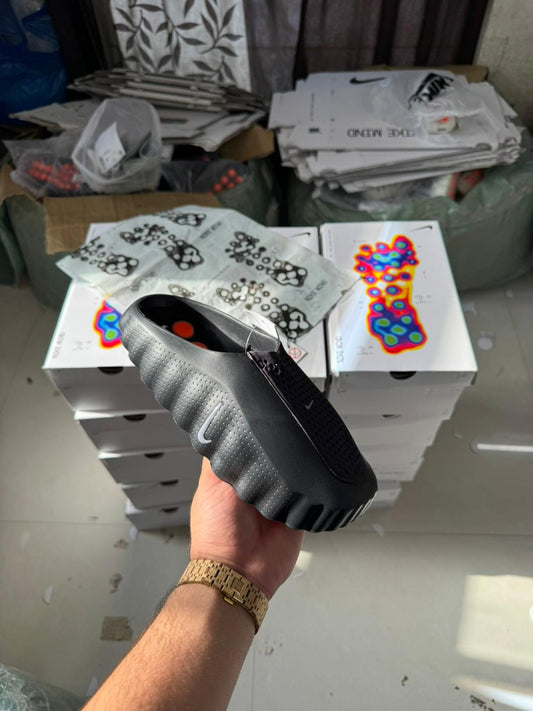 Nikee mind 001 Black Mules.