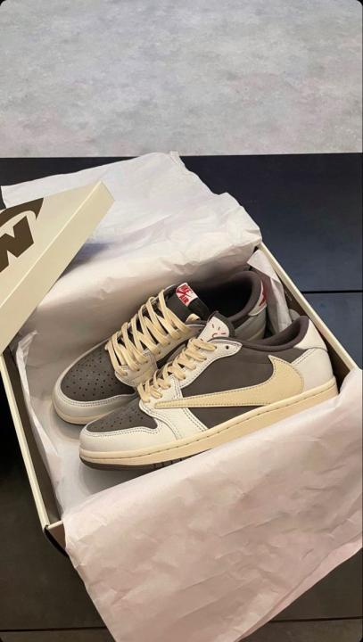 Air Jordan Retro 1 Low x Travis Scott Reverse Mocha