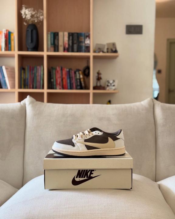 Air Jordan Retro 1 Low x Travis Scott Reverse Mocha