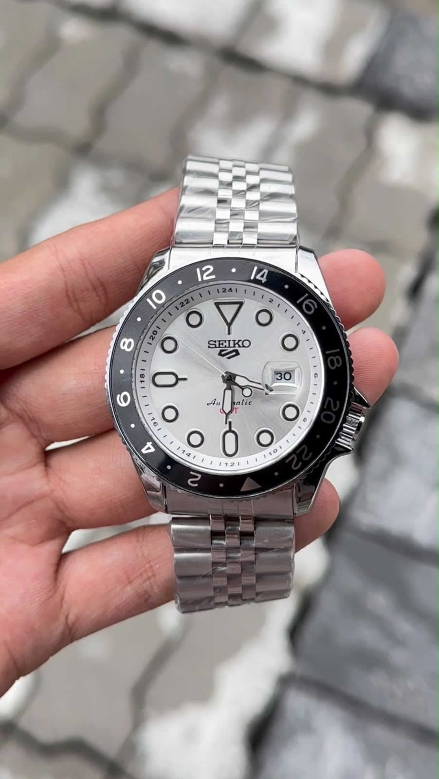 Seiko 5 Sports Automatic GMT – White Dial